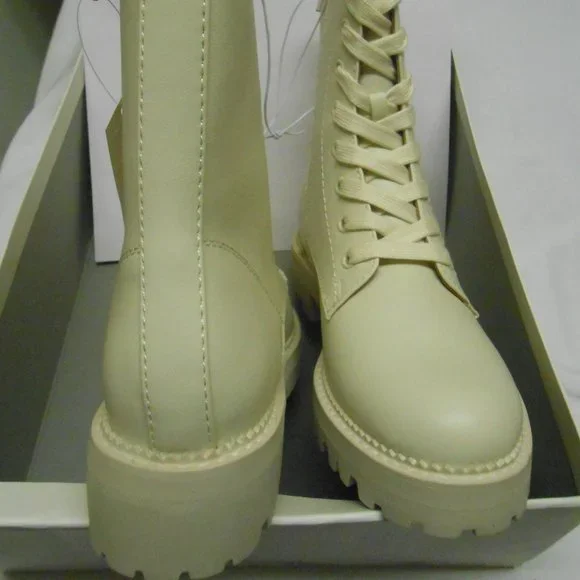 A new top day white booties